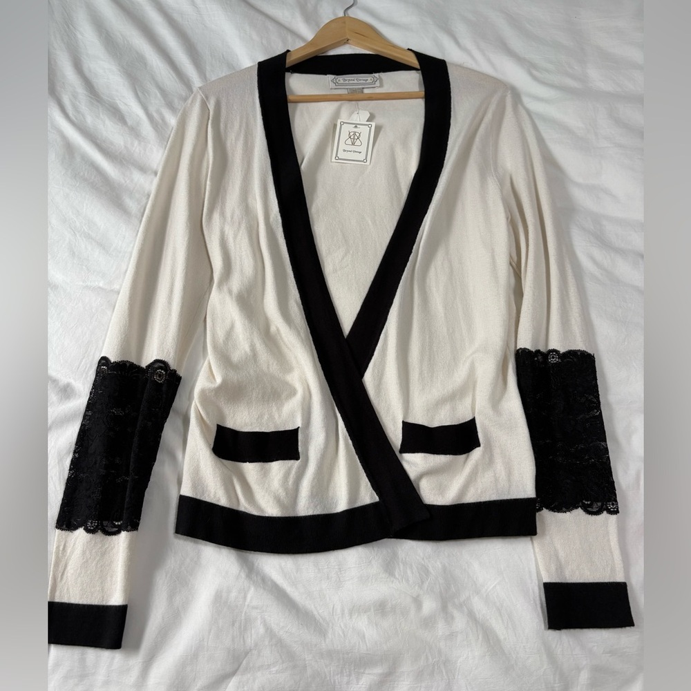 BEYOND VINTAGE Ivory and Black Lace Detail Open Cardigan NWT Medium Brand New